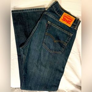 W33 x 32L 505 Levi’s jeans.
